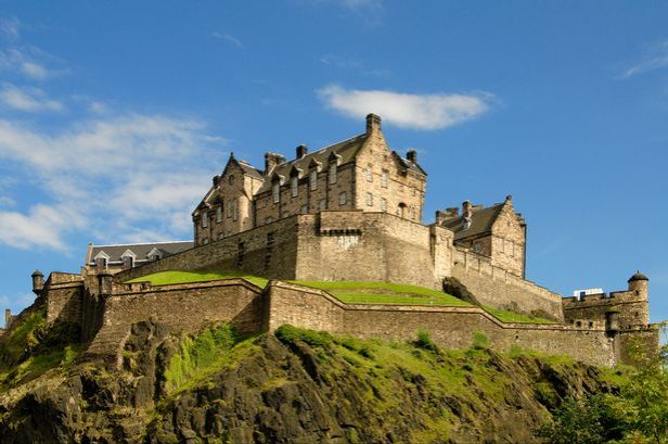 Edinburgh-Castle-Pic-DRJPG